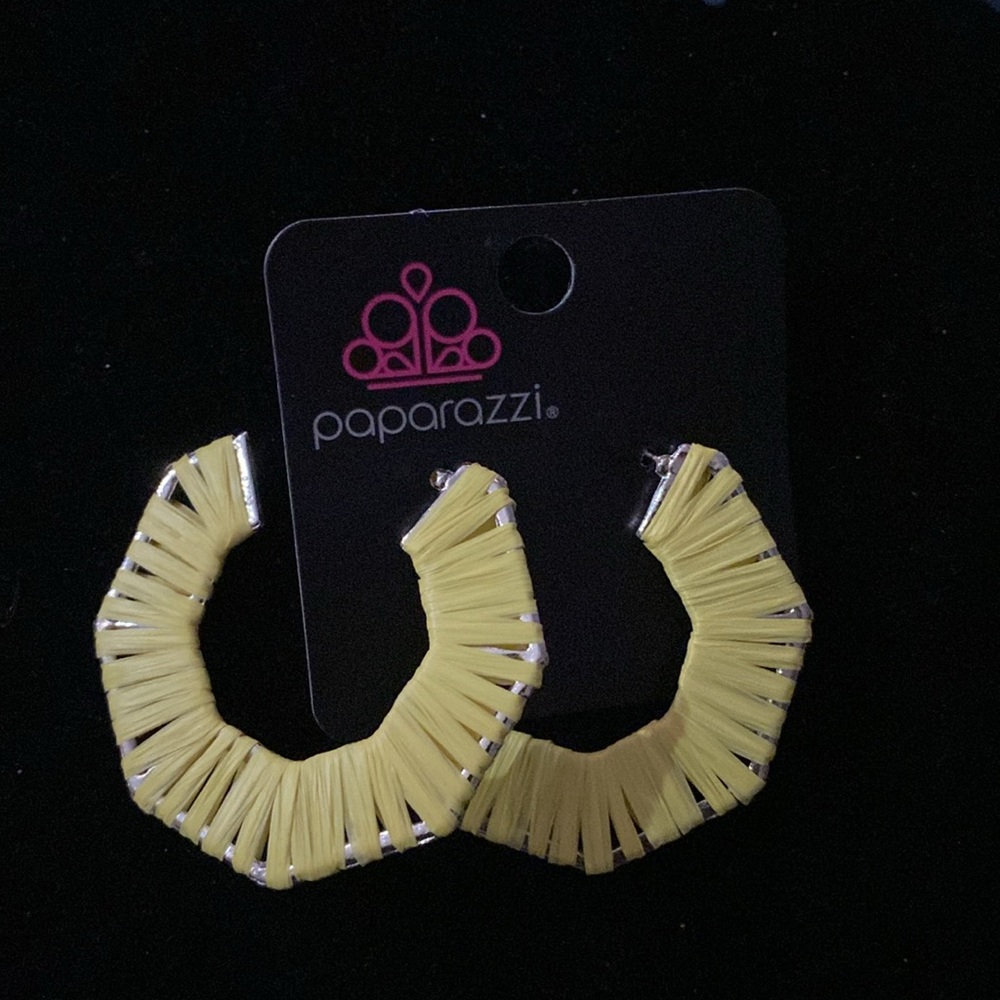 NWT Yellow Tropical Earrings - Picture 4 of 5